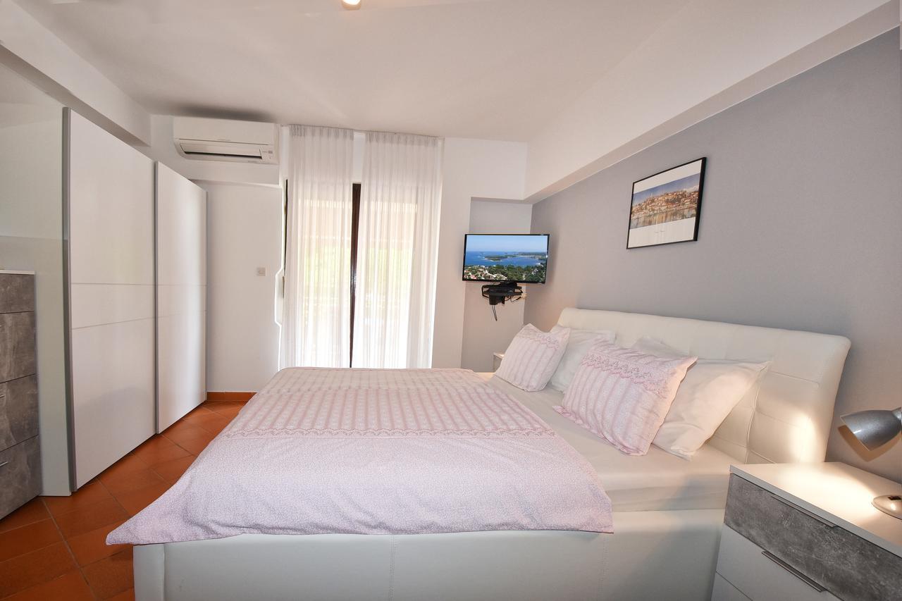 Apartment Sambris No 1 Врсар Экстерьер фото